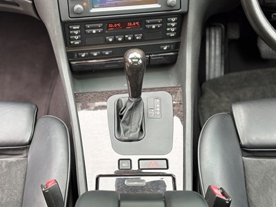 Lot 2001 BMW 735i