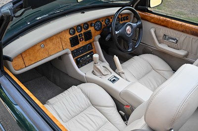 Lot 119 - 1995 MG RV8