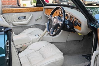 Lot 119 - 1995 MG RV8