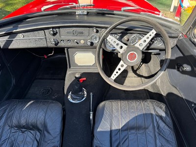 Lot 261 - 1971 MGB Roadster