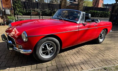 Lot 261 - 1971 MGB Roadster