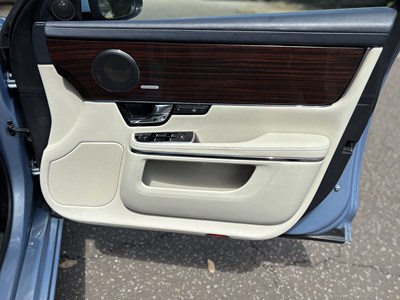 Lot 2011 Jaguar XJ 5.0 V8 Portfolio