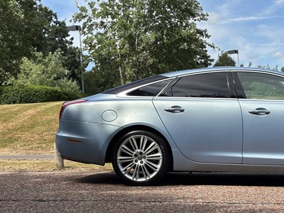 Lot 2011 Jaguar XJ 5.0 V8 Portfolio