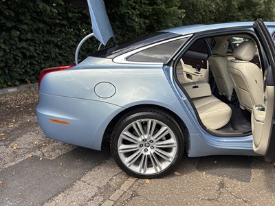Lot 2011 Jaguar XJ 5.0 V8 Portfolio