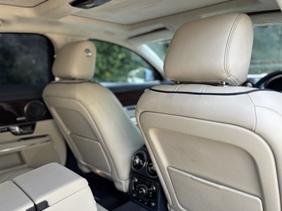 Lot 2011 Jaguar XJ 5.0 V8 Portfolio
