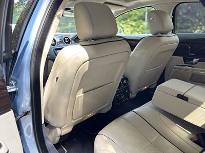 Lot 2011 Jaguar XJ 5.0 V8 Portfolio