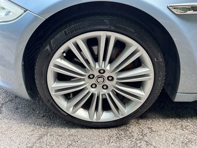 Lot 2011 Jaguar XJ 5.0 V8 Portfolio