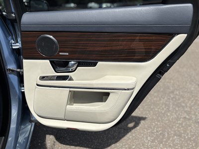 Lot 2011 Jaguar XJ 5.0 V8 Portfolio