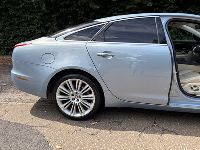 Lot 2011 Jaguar XJ 5.0 V8 Portfolio