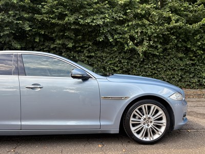 Lot 2011 Jaguar XJ 5.0 V8 Portfolio