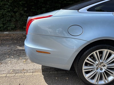 Lot 2011 Jaguar XJ 5.0 V8 Portfolio