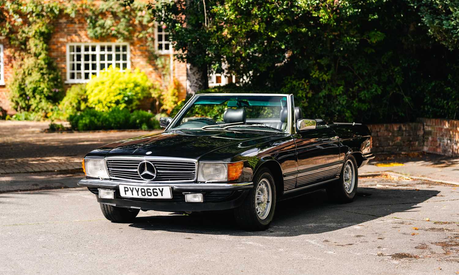 Lot 276 - 1983 Mercedes-Benz 380 SL / 500 SL