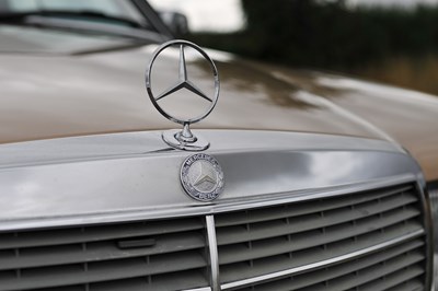 Lot 197 - 1985 Mercedes-Benz 230 CE