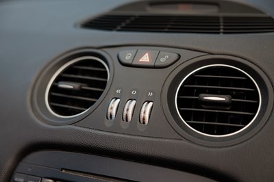 Lot 280 - 2004 Mercedes-Benz SL350