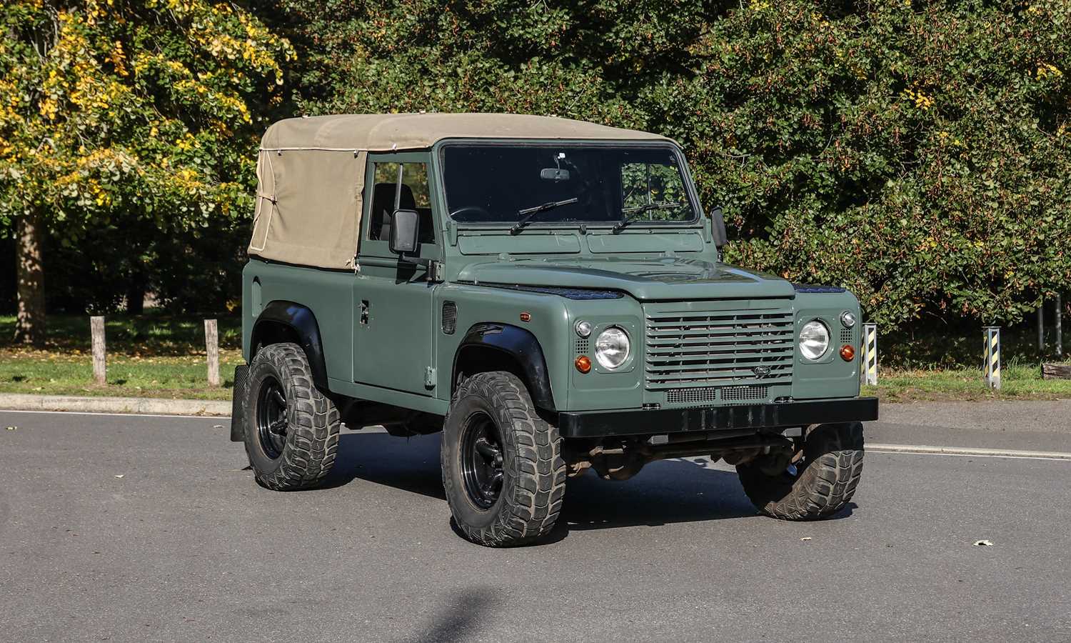 Lot 104 - 1999 Land Rover Defender 90 Td5