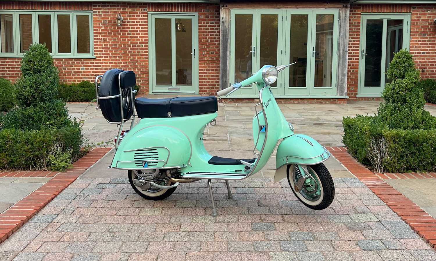 Lot 195 - 1961 Piaggio Vespa Douglas