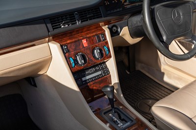 Lot 128 - 1994 Mercedes-Benz E220 Cabriolet