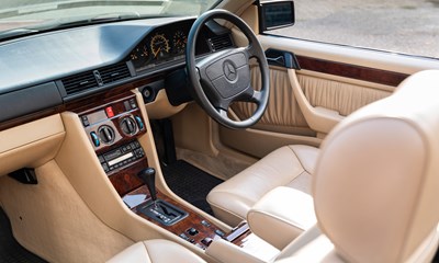 Lot 128 - 1994 Mercedes-Benz E220 Cabriolet