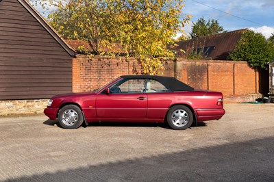 Lot 128 - 1994 Mercedes-Benz E220 Cabriolet