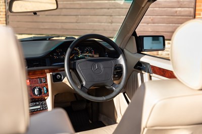 Lot 128 - 1994 Mercedes-Benz E220 Cabriolet