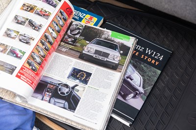 Lot 128 - 1994 Mercedes-Benz E220 Cabriolet
