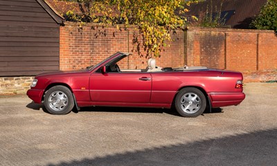 Lot 128 - 1994 Mercedes-Benz E220 Cabriolet