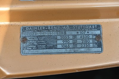 Lot 126 - 1972 Mercedes-Benz 350 SLC