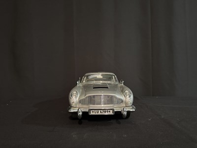 Lot 1 - James Bond Aston Martin DB5 1/8 Scale
