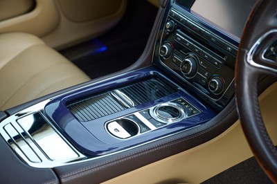 Lot 123 - 2011 Jaguar XJ 5.0 V8 Portfolio