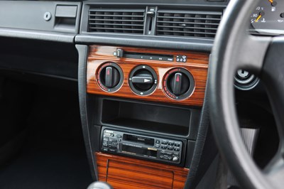 Lot 262 - 1993 Mercedes-Benz 190E