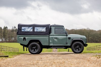 Lot 239 - 2015 Land Rover Defender 110 ‘Gun Bus’