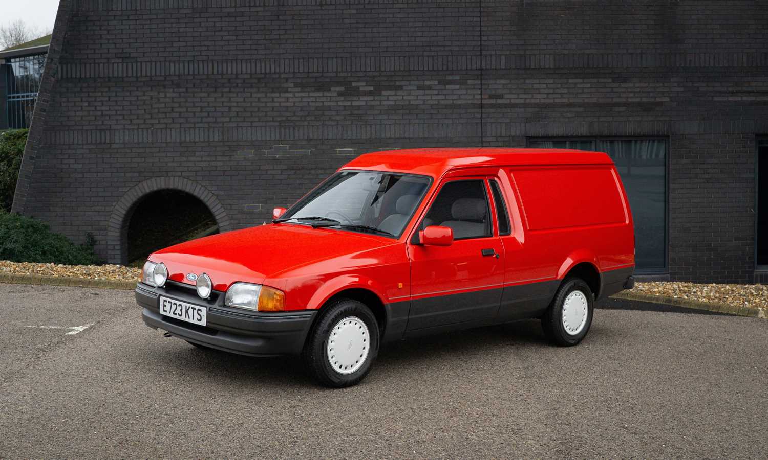 Lot 183 - 1988 Ford Escort Mk. 4 Laser Van