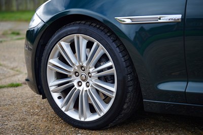 Lot 285 - 2010 Jaguar XJ V8 Premium Luxury (5.0 litre)