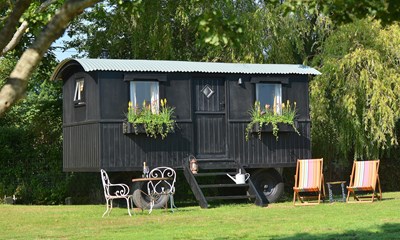 Lot 132 - 2017 Shepherds Hut by Artisan Shepherds Huts