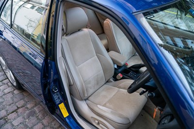 Lot 2002 Lexus IS200
