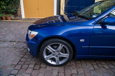 Lot 2002 Lexus IS200