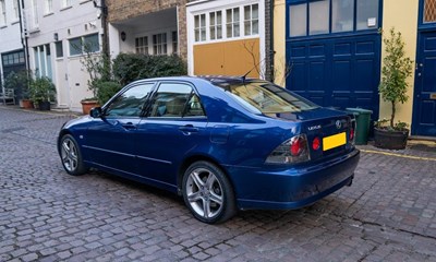 Lot 2002 Lexus IS200