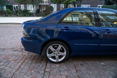 Lot 2002 Lexus IS200