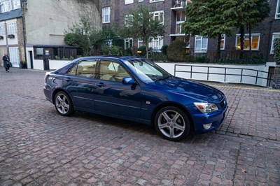 Lot 2002 Lexus IS200