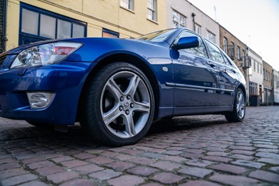 Lot 2002 Lexus IS200
