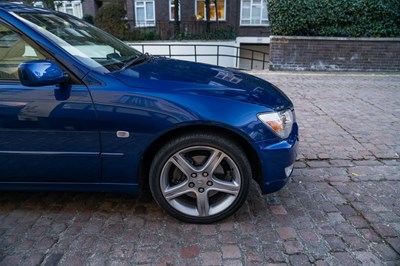 Lot 2002 Lexus IS200