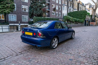 Lot 2002 Lexus IS200