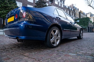 Lot 2002 Lexus IS200