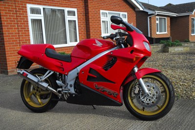 Lot 1995 Honda VFR750FS-RC36