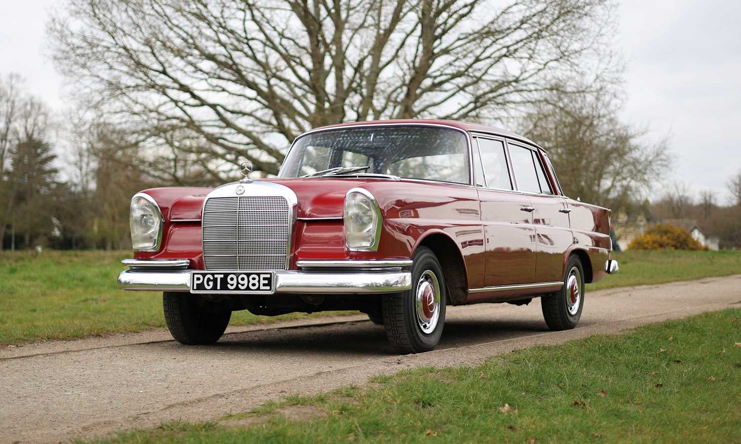 Lot 135 - 1967 Mercedes-Benz 220B Fintail