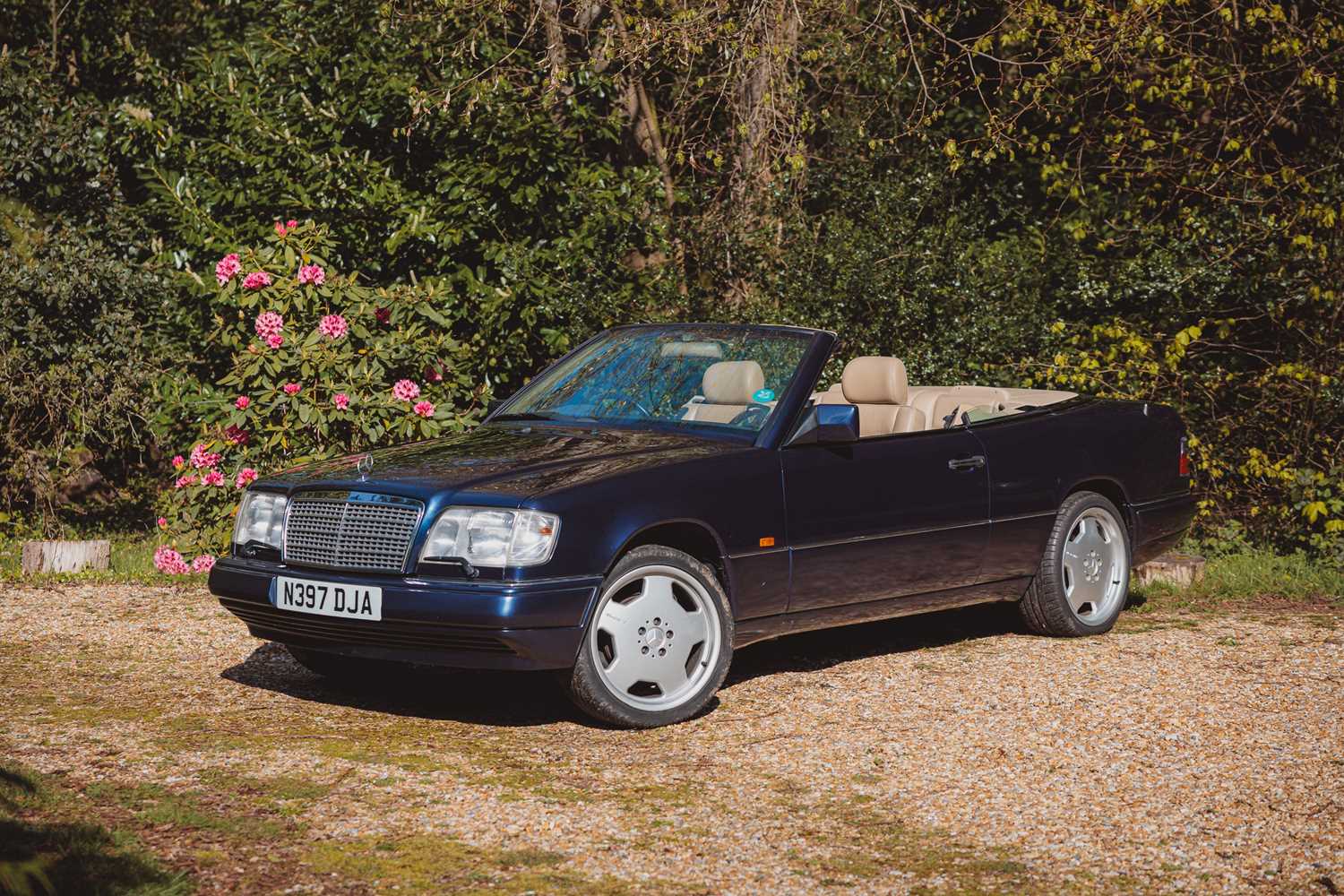 Lot 144 - 1995 Mercedes-Benz E220 Cabriolet