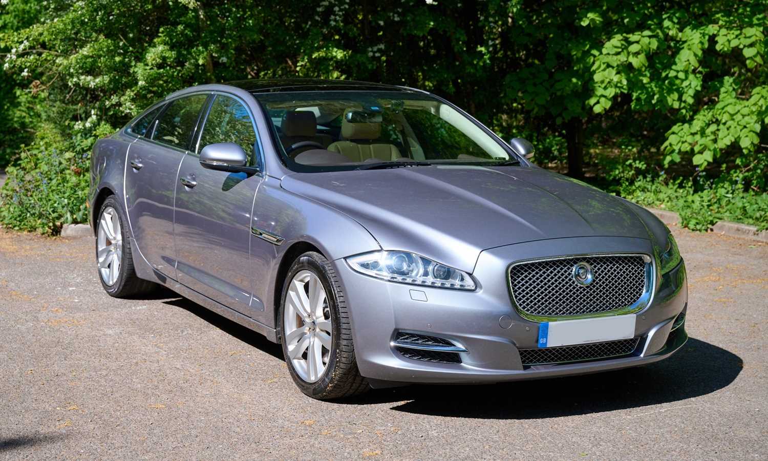 Lot 137 - 2012 Jaguar XJ Premium Luxury V8