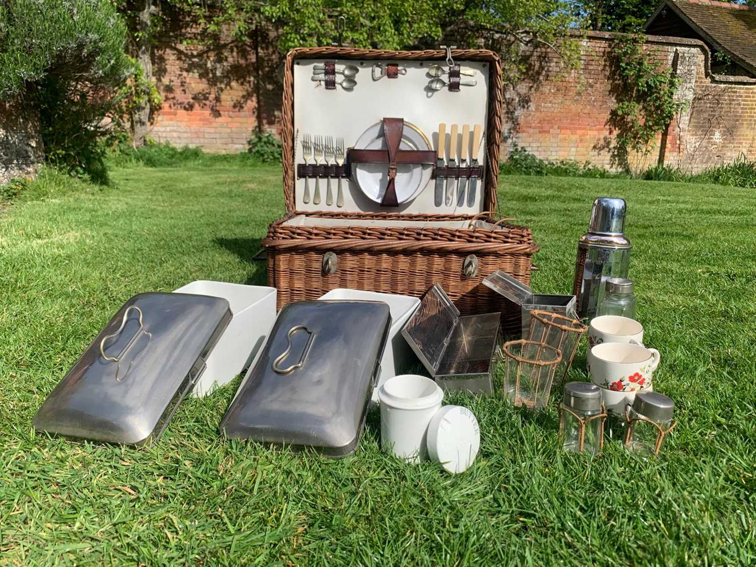 Lot 1920’s Vintage Travelling Hamper