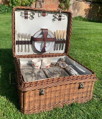 Lot 1920’s Vintage Travelling Hamper