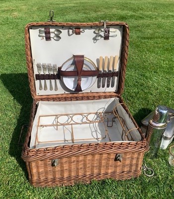 Lot 1920’s Vintage Travelling Hamper
